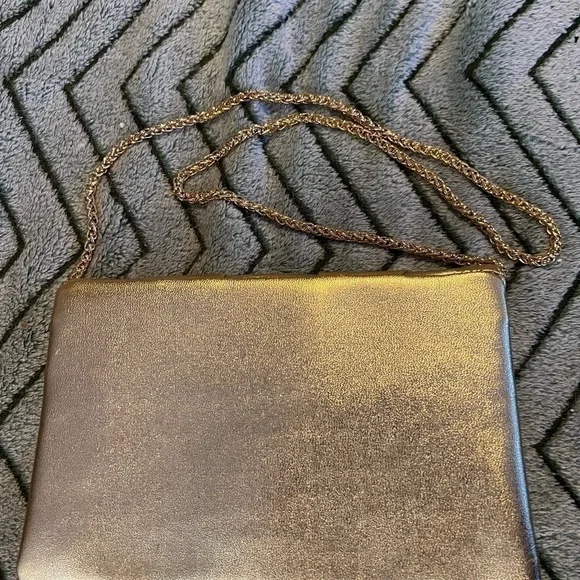 GOLD CLUTCH 6“ x 9“ x .05“ - Picture 8 of 11